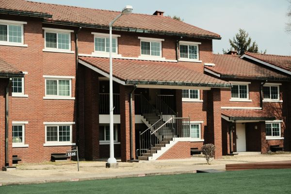 Guide pratique pour dénicher un logement étudiant sûr à Caen